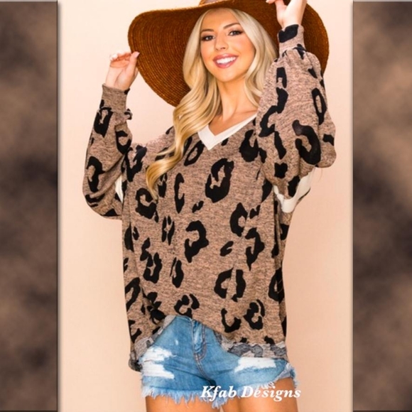 V Neck Cheetah Sweater Knit Puff Sleeve Top 🎉 HOST PICK🎉 - Picture 2 of 9